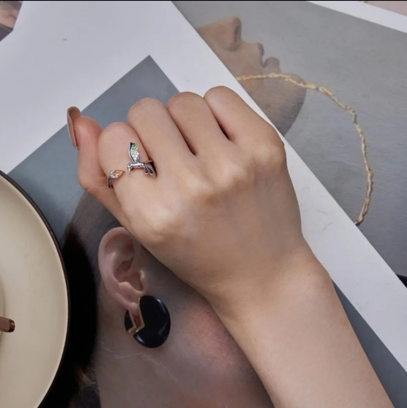 Silver tone Adjustable hummingbird Ring - Picture 4 of 9